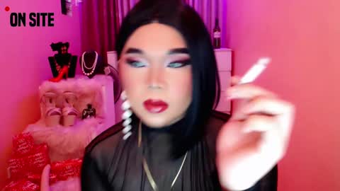 Snapshot of amiadoll chatting on 12/13/24, 12:39 Queen Mireska online show from 12/13/24, 12:39