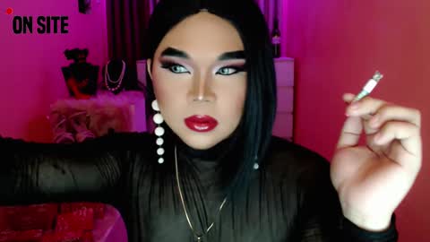 Snapshot of amiadoll chatting on 12/16/24, 12:27 Queen Mireska online show from 12/16/24, 12:27