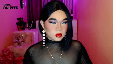 Snapshot of amiadoll chatting on 12/22/24, 04:17 Queen Mireska online show from 12/22/24, 04:17