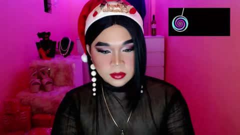 Snapshot of amiadoll chatting on 12/24/24, 02:22 Queen Mireska online show from 12/24/24, 02:22