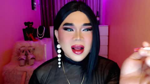 Snapshot of amiadoll chatting on 12/31/24, 08:48 Queen Mireska online show from 12/31/24, 08:48