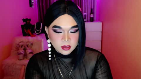 Snapshot of amiadoll chatting on 12/31/24, 11:53 Queen Mireska online show from 12/31/24, 11:53