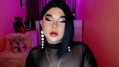 Snapshot of amiadoll chatting on 01/05/25, 01:58 Queen Mireska online show from 01/05/25, 01:58