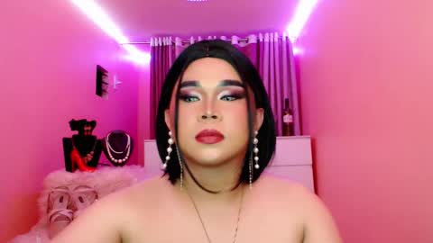 Snapshot of amiadoll chatting on 02/03/25, 05:35 Queen Mireska online show from 02/03/25, 05:35