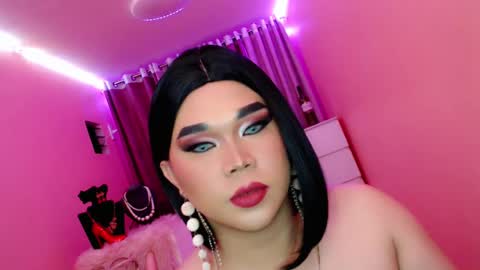 Snapshot of amiadoll chatting on 02/05/25, 05:31 Queen Mireska online show from 02/05/25, 05:31