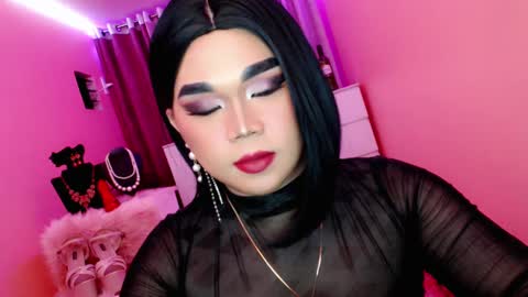 Snapshot of amiadoll chatting on 02/13/25, 03:35 Queen Mireska online show from 02/13/25, 03:35