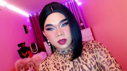 Snapshot of amiadoll chatting on 02/20/25, 04:03 Queen Mireska online show from 02/20/25, 04:03