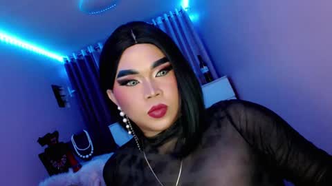 Snapshot of amiadoll chatting on 02/26/25, 03:52 Queen Mireska online show from 02/26/25, 03:52