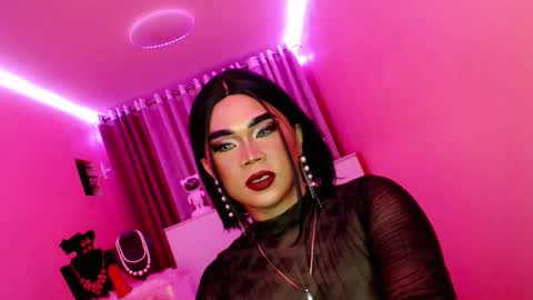 Snapshot of amiadoll chatting on 03/06/25, 07:10 Queen Mireska online show from 03/06/25, 07:10