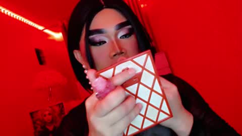 Snapshot of amiadoll chatting on 03/12/25, 12:36 Queen Mireska online show from 03/12/25, 12:36