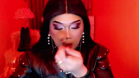 Snapshot of amiadoll chatting on 09/09/25, 10:26 Queen Mireska online show from 09/09/25, 10:26