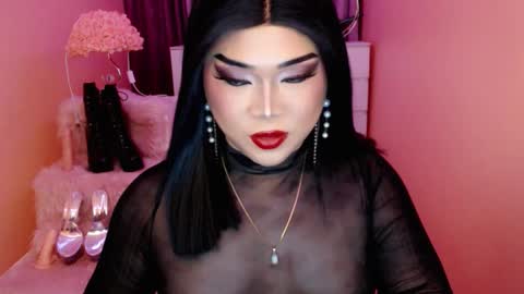 Snapshot of amiadoll chatting on 09/23/25, 03:59 Queen Mireska online show from 09/23/25, 03:59