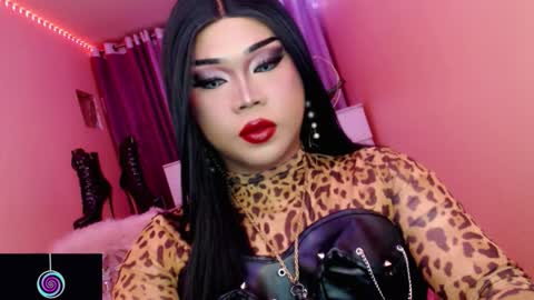 Snapshot of amiadoll chatting on 10/09/25, 01:42 Queen Mireska online show from 10/09/25, 01:42