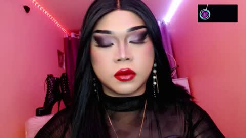 Snapshot of amiadoll chatting on 10/18/25, 03:02 Queen Mireska online show from 10/18/25, 03:02