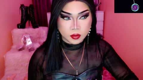 Snapshot of amiadoll chatting on 10/23/25, 01:54 Queen Mireska online show from 10/23/25, 01:54