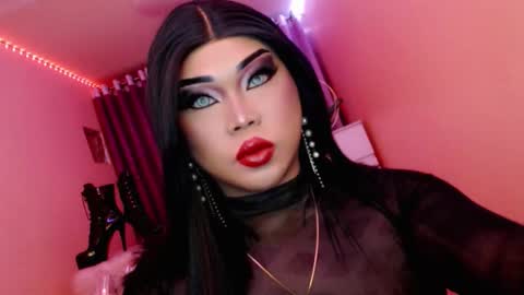 Snapshot of amiadoll chatting on 11/10/25, 03:00 Queen Mireska online show from 11/10/25, 03:00