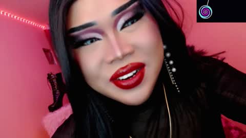 Snapshot of amiadoll chatting on 11/14/25, 04:28 Queen Mireska online show from 11/14/25, 04:28