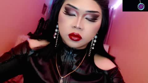 Snapshot of amiadoll chatting on 03/06/26, 04:25 Queen Mireska online show from 03/06/26, 04:25