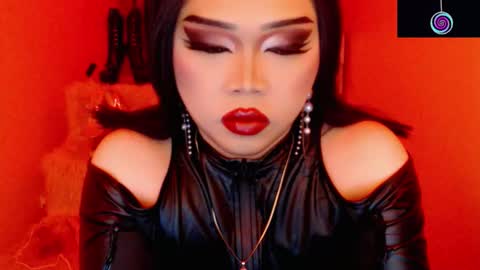 Snapshot of amiadoll chatting on 03/08/26, 06:01 Queen Mireska online show from 03/08/26, 06:01