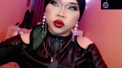 Snapshot of amiadoll chatting on 03/13/26, 04:35 Queen Mireska online show from 03/13/26, 04:35