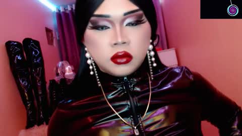 Snapshot of amiadoll chatting on 03/21/26, 04:43 Queen Mireska online show from 03/21/26, 04:43