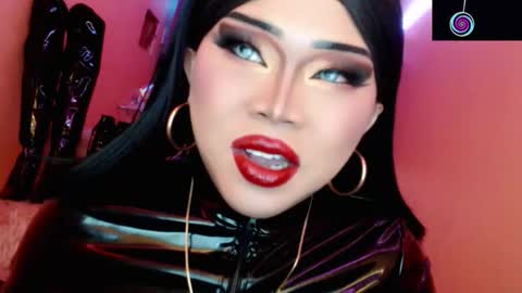 Snapshot of amiadoll chatting on 03/28/26, 05:12 Queen Mireska online show from 03/28/26, 05:12