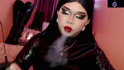 Snapshot of amiadoll chatting on 04/13/26, 05:07 Queen Mireska online show from 04/13/26, 05:07