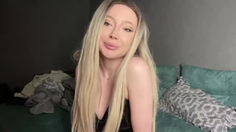 Snapshot of amiair chatting on 11/14/25, 12:04 Ami Air online show from 11/14/25, 12:04