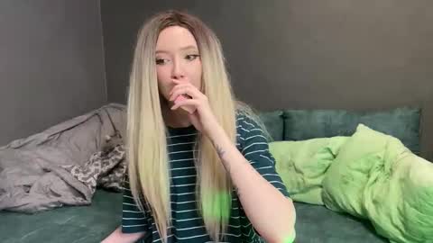 Snapshot of amiair chatting on 03/17/26, 09:23 Ami Air online show from 03/17/26, 09:23