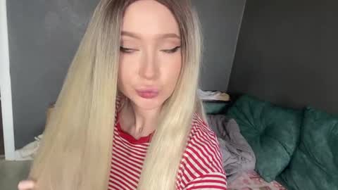 Snapshot of amiair chatting on 04/15/26, 08:43 Ami Air online show from 04/15/26, 08:43