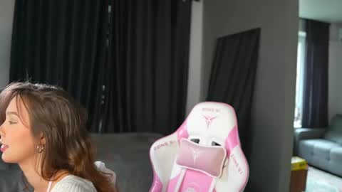 Snapshot of amilia4u chatting on 04/06/26, 08:15 A online show from 04/06/26, 08:15