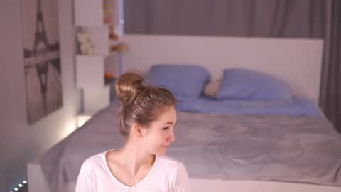 Snapshot of amillygil chatting on 11/23/25, 09:09 Emily online show from 11/23/25, 09:09