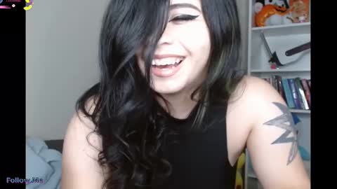 Snapshot of amilustxx chatting on 10/02/25, 05:42 amilust online show from 10/02/25, 05:42