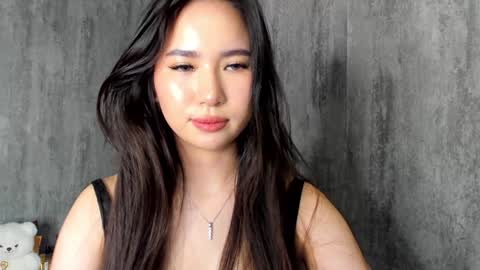 Snapshot of amina_artin chatting on 01/11/25, 09:25 Amina online show from 01/11/25, 09:25