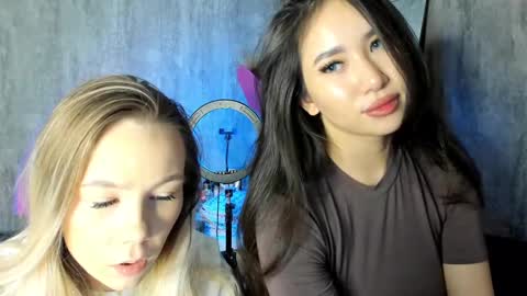 Snapshot of amina_artin chatting on 02/21/25, 02:06 Amina online show from 02/21/25, 02:06