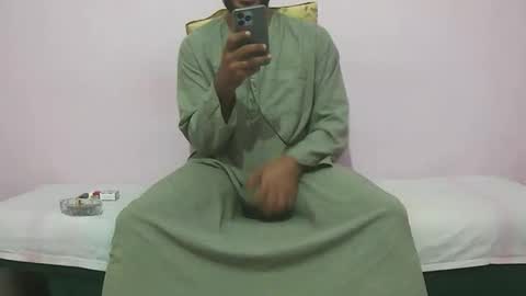 Snapshot of amir_elaraby chatting on 10/18/25, 08:20 Amir online show from 10/18/25, 08:20