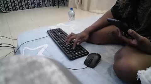 Snapshot of amira9120 chatting on 10/13/25, 10:04 amira9120 online show from 10/13/25, 10:04