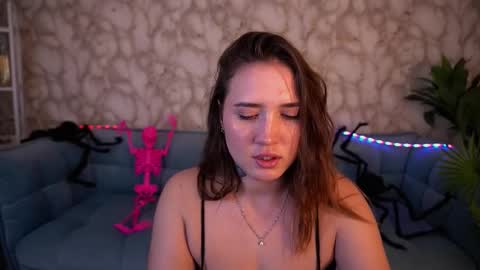 Snapshot of amirachase chatting on 10/25/25, 12:13 Kate online show from 10/25/25, 12:13