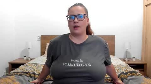 Snapshot of amiravyxen chatting on 09/30/25, 01:32 Amira Vyxen online show from 09/30/25, 01:32