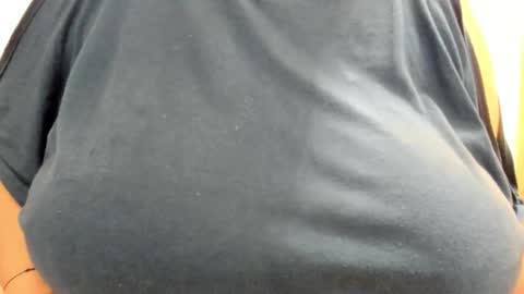 Snapshot of amiravyxen chatting on 10/11/25, 07:45 Amira Vyxen online show from 10/11/25, 07:45