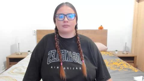 Snapshot of amiravyxen chatting on 11/01/25, 08:00 Amira Vyxen online show from 11/01/25, 08:00