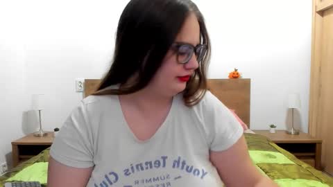 Snapshot of amiravyxen chatting on 11/15/25, 09:00 Amira Vyxen online show from 11/15/25, 09:00