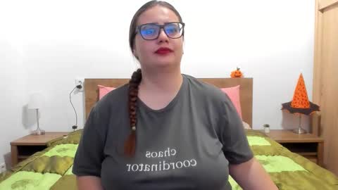 Snapshot of amiravyxen chatting on 11/21/25, 09:13 Amira Vyxen online show from 11/21/25, 09:13