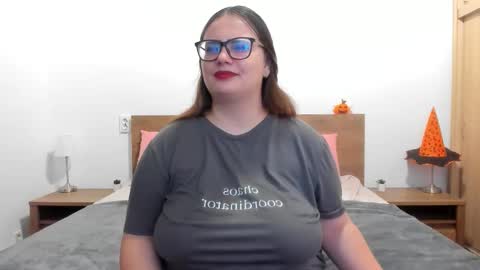 Snapshot of amiravyxen chatting on 11/24/25, 09:47 Amira Vyxen online show from 11/24/25, 09:47