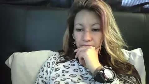 Snapshot of ammber3 chatting on 12/19/24, 11:18 Paula D online show from 12/19/24, 11:18