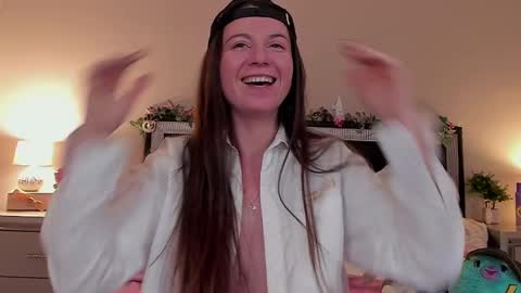 Sandra online show from 02/19/25, 02:12