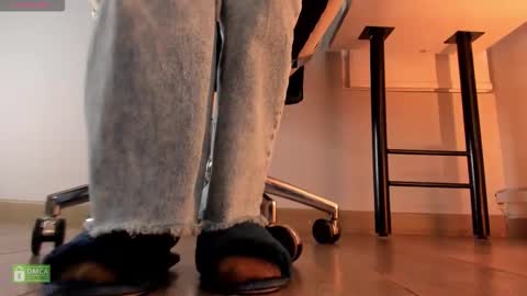 Amelia online show from 10/25/25, 04:20