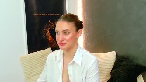 Amira online show from 05/13/26, 04:32
