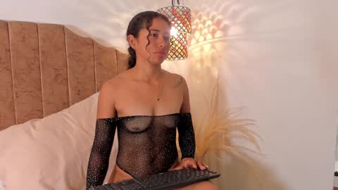 Snapshot of ammy_nova chatting on 12/20/24, 11:58 Ammy Nova online show from 12/20/24, 11:58