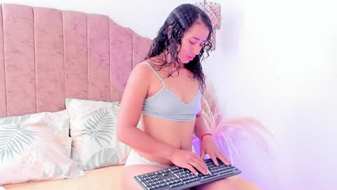 Snapshot of ammy_nova chatting on 01/11/25, 08:21 Ammy Nova online show from 01/11/25, 08:21